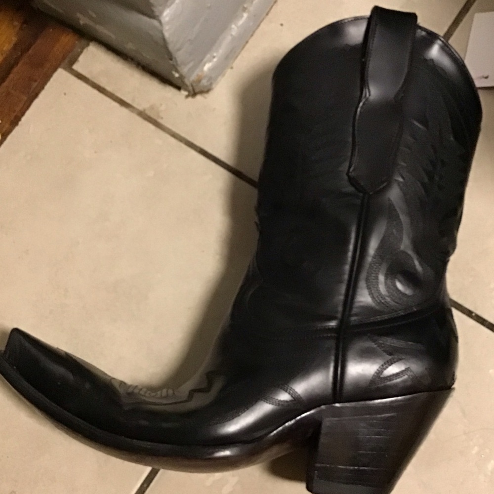 Elegant Black Leather Heeled Boots